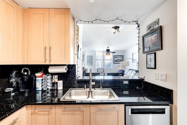 Building Photo - 511 SE 5 Ave