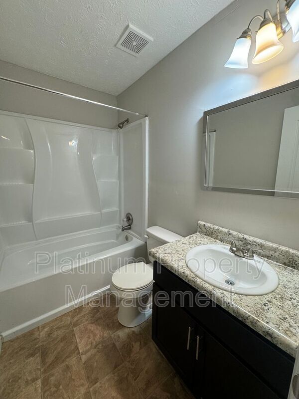 Building Photo - 270 Splitwood Ln