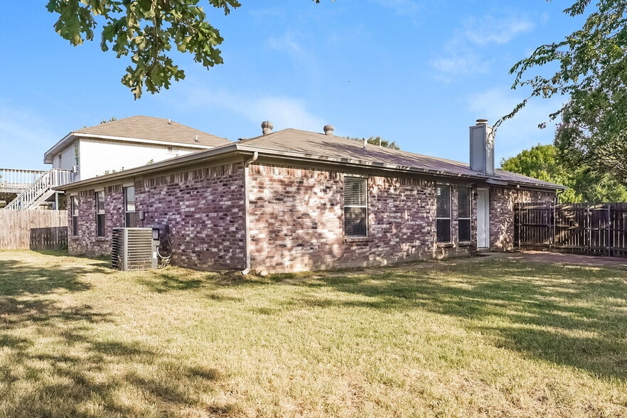 Building Photo - 7900 Flowertree Ct