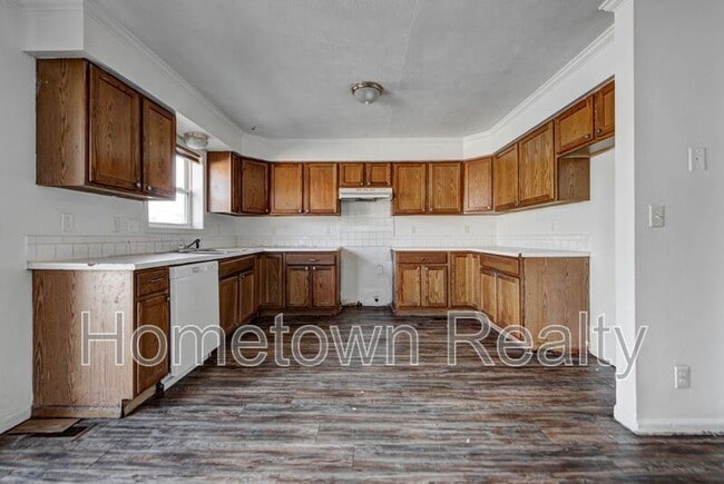 Building Photo - 2701 S Phillips Ave