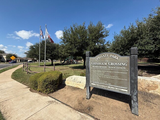 Building Photo - 1722 E Mesa Park Dr