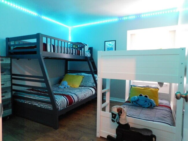 Building Photo - 939 Ridgewood Way