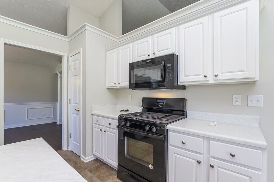 Building Photo - 2585 Fairmont Park Ct