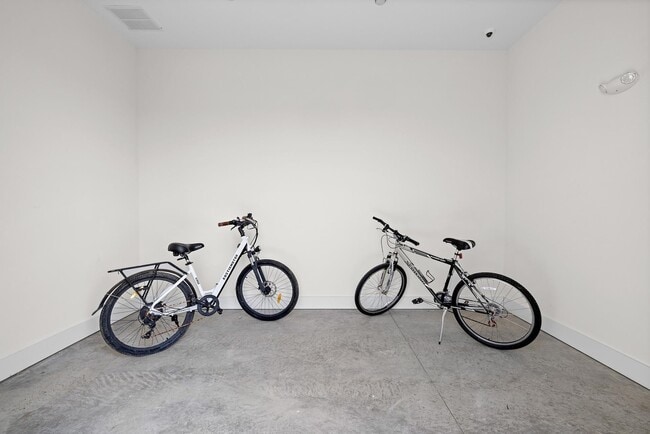 Building Photo - 901 Kelly Green Ln