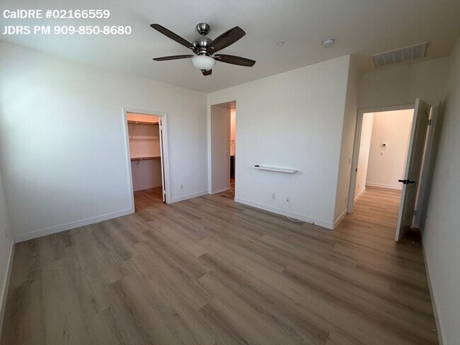Building Photo - Eastvale 4 Bedroom Condo