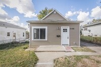 Building Photo - 3 Bedroom 2 Bathroom Fully Remodeled
