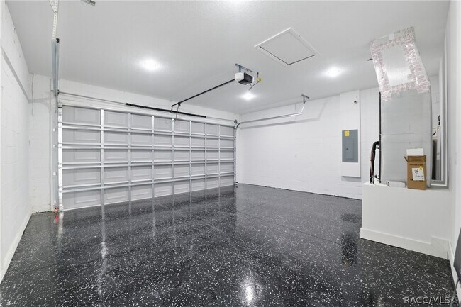 Building Photo - 2275 W Linden Dr