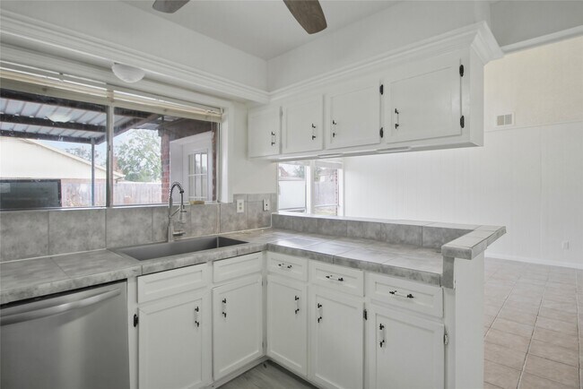 Building Photo - 13811 Crosshaven Dr