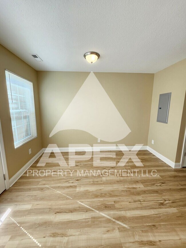 Building Photo - AVALON TOWNHOMES – LIKE NEW - 2 Bd/2.5 Ba Townhome off Topside Road with convenient access to Mar...