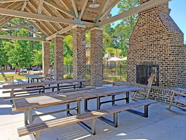 Building Photo - 3688 Maidstone Dr
