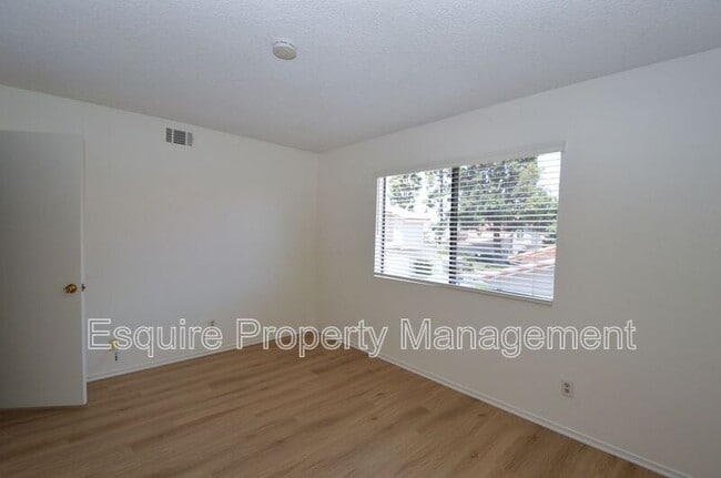 Building Photo - 443 Chapala Dr