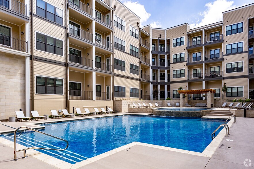 Building Photo - Promontory I