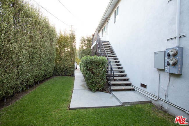 Building Photo - 11674 La Grange Ave