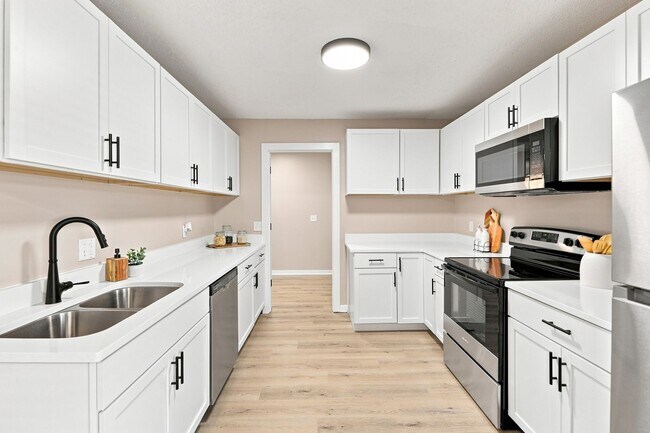 Building Photo - 350 Skyline Dr