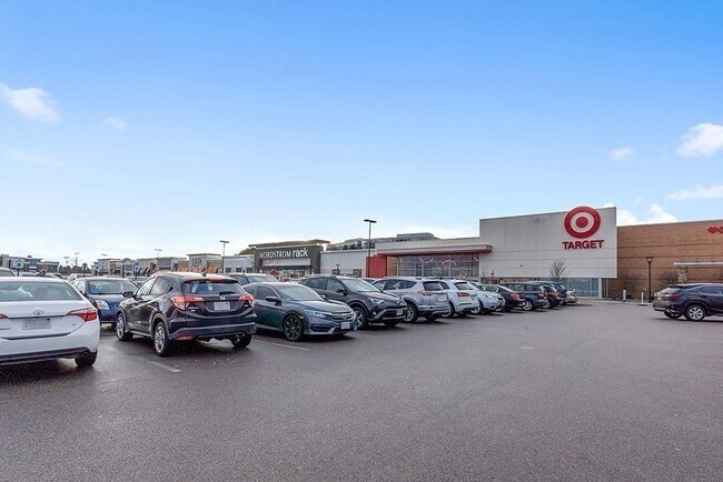 Building Photo - 120 University Ave