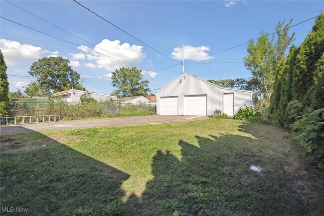 Building Photo - 15705 Fernway Dr