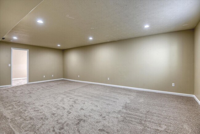 Building Photo - 16807/16805 N. Mayfair