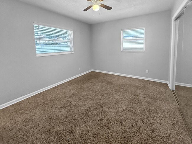Building Photo - 3 Bed 2 Bath Home for Rent in Ideal Northeast St. Pete Neighborhood