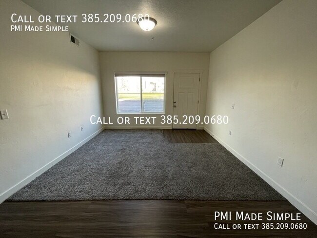 Building Photo - Move In Special! $300 First Months Rent!