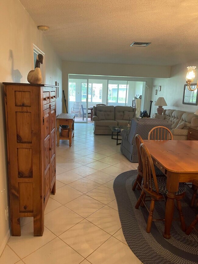 Building Photo - 1661 NW 20th Ave