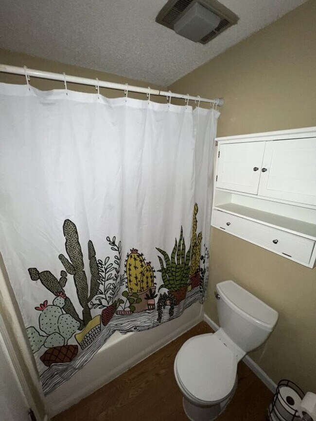 Building Photo - $500 OFF 1st MONTHS RENT!  Beautiful 2 Bed...