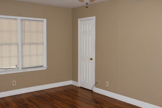 Building Photo - 2717 28th St