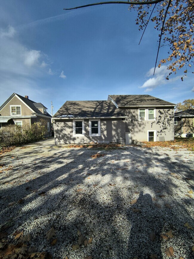 Primary Photo - 428 Cross St