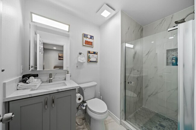 Building Photo - 10983 Parkdale Ave