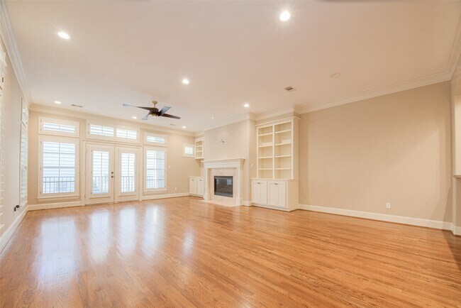 Building Photo - 232 Detering St