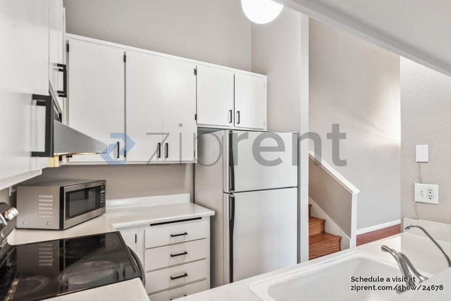 Building Photo - 374 Coyote Creek Cir