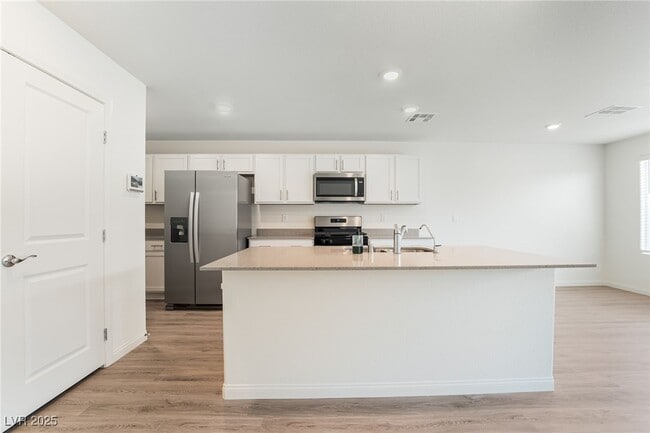 Building Photo - 3324 La Cura Ave