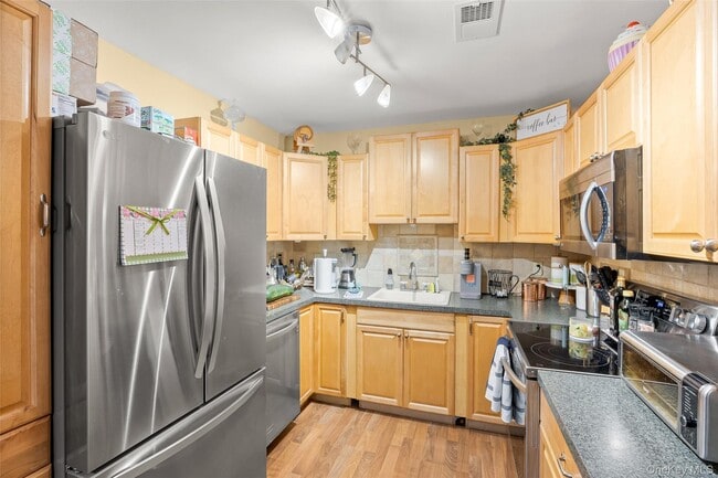 Building Photo - 703 Hilltop Ct