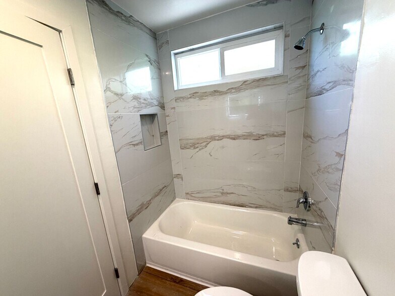 Building Photo - 1316 Venice Blvd.