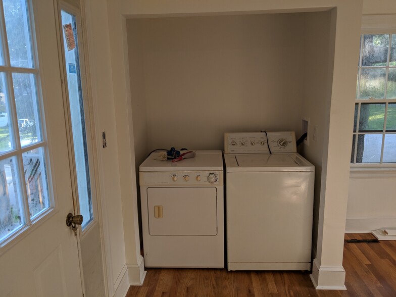 Brand new laundry room (shelf to be installed!) - 1111 Watauga St