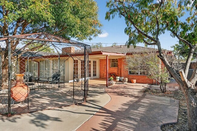 Building Photo - 3210 Cimmaron Ave