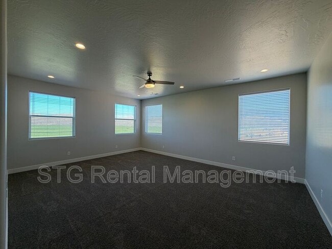 Building Photo - 1010 S 4380 W