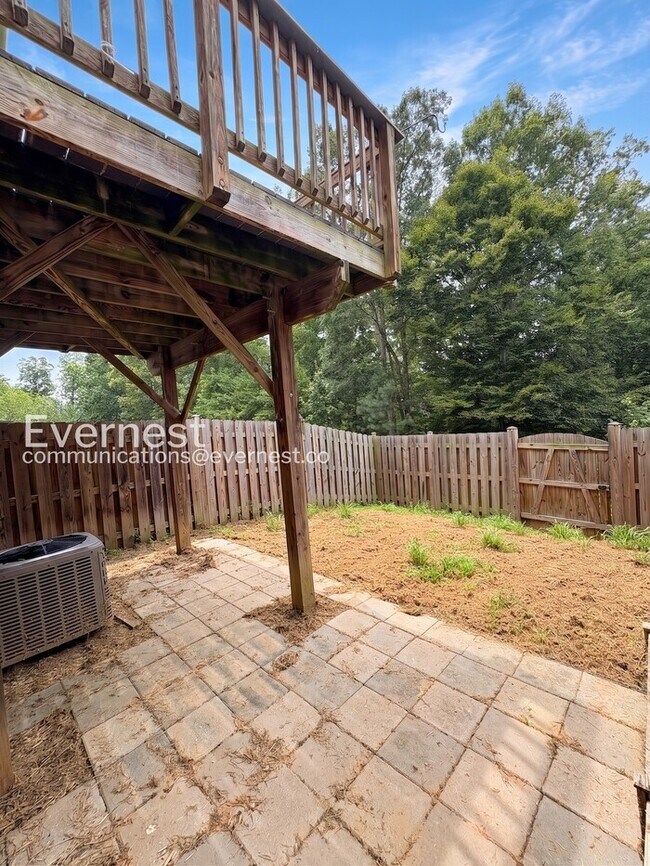 Building Photo - 4-Bed/ 4-Bath Town Home/Available Now!