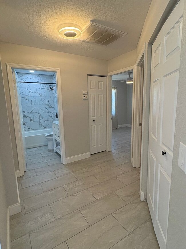 Building Photo - 3/2/2 with Solar!