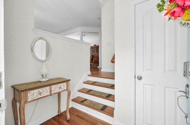 Building Photo - 1428 Bloomingdale Ln