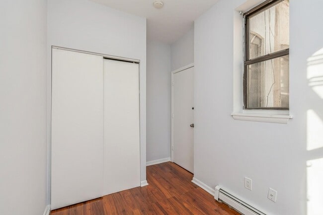 Building Photo - 817 Park Ave