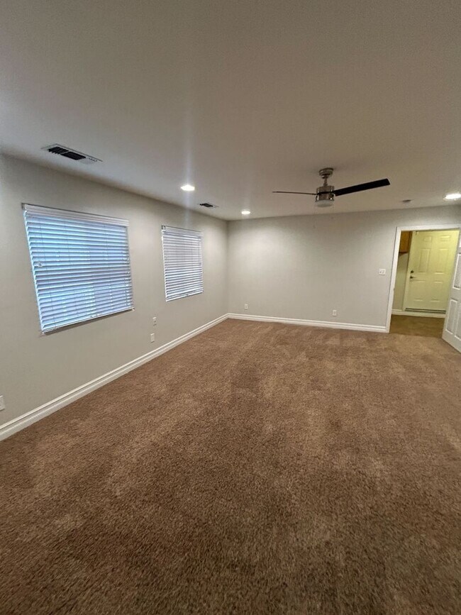 Building Photo - Spacious Home for Rent