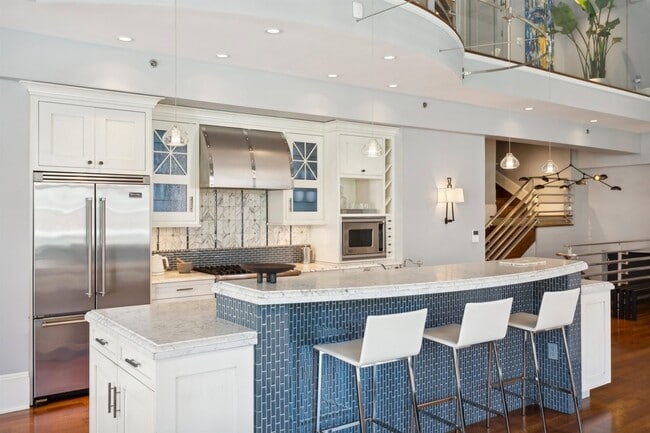 Building Photo - 313 1st St