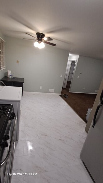 Primary Photo - 3139 W Ridge Rd