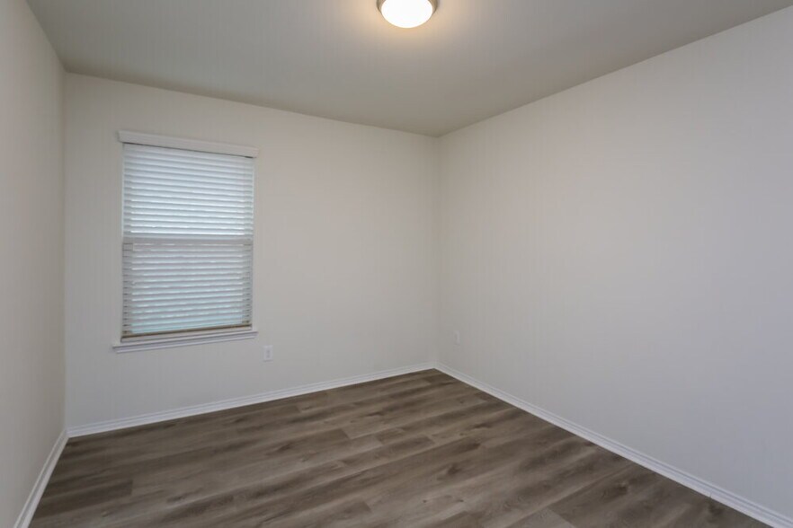 Building Photo - 625 Saguaro Dr