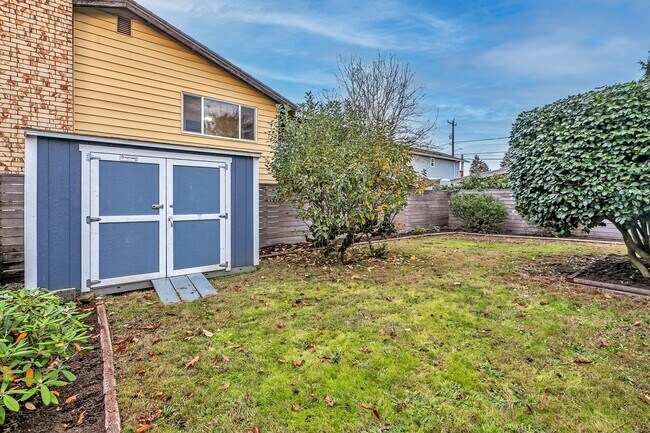 Building Photo - Beacon Hill 2 bed 1 bath home