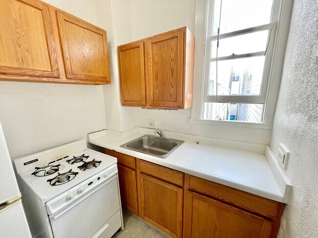 Building Photo - Charming Studio Apartment in the heart of ...