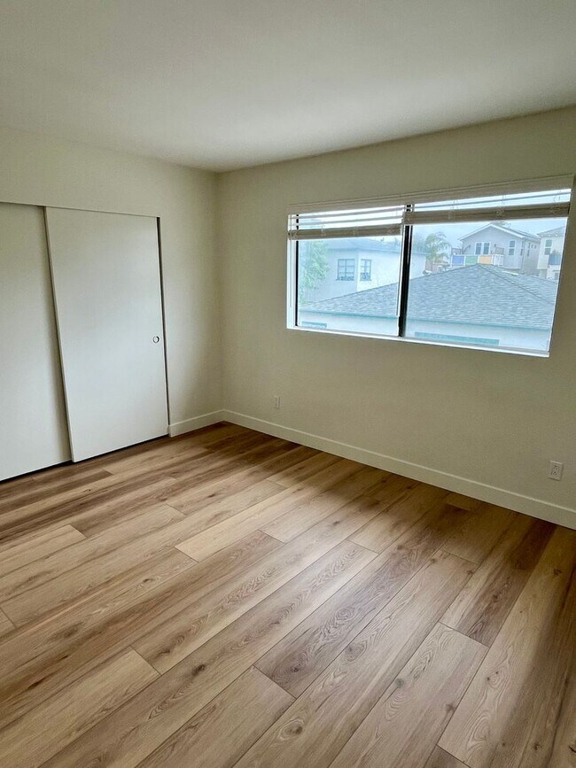 Building Photo - Ocean Beach remodeled 3 bedroom 2.5 bath T...