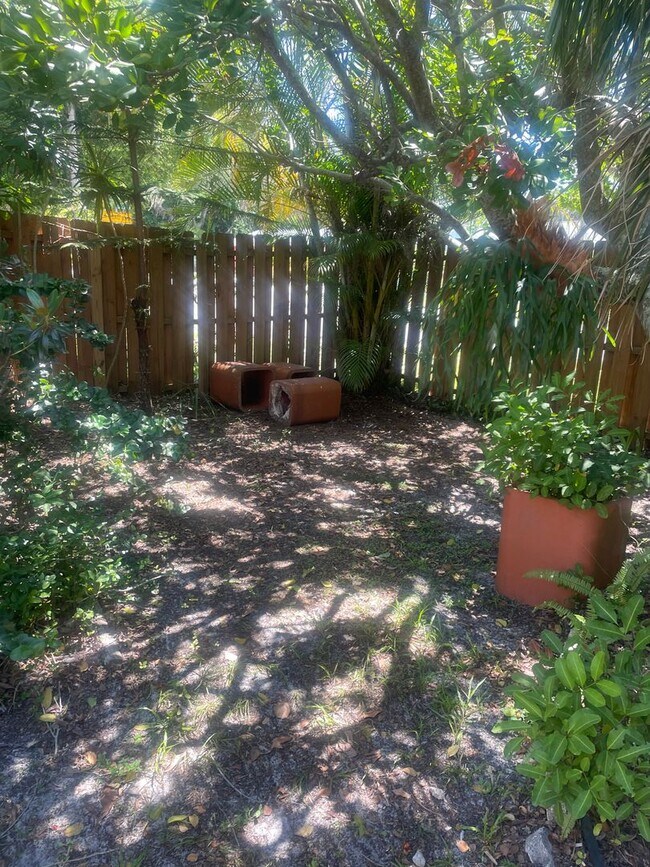 Building Photo - 428 Court St