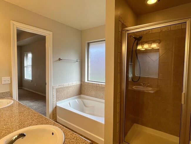 Building Photo - Wonderful 4 bed, 2 bath 3 car in Falcon Ri...