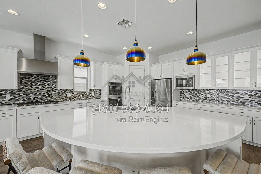 Building Photo - 1461 E San Carlos Way